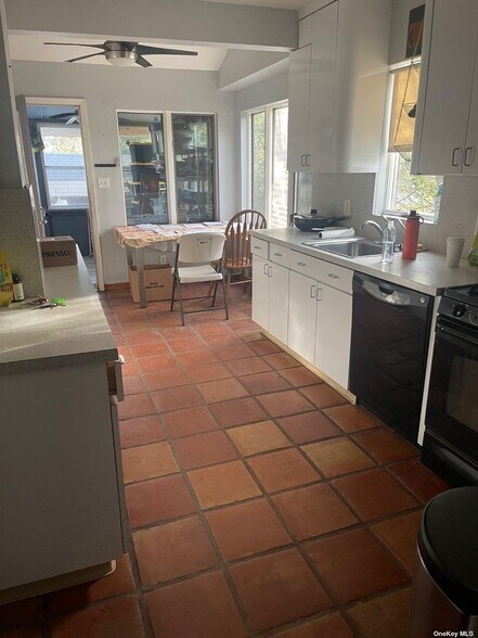 More Photos Of 39 Davis Ave, Inwood Apartments For Sale