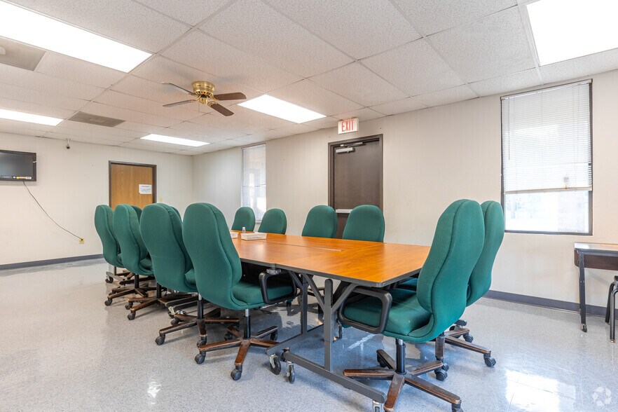 More Photos Of 1300 N Anglin, Cleburne Office For Lease