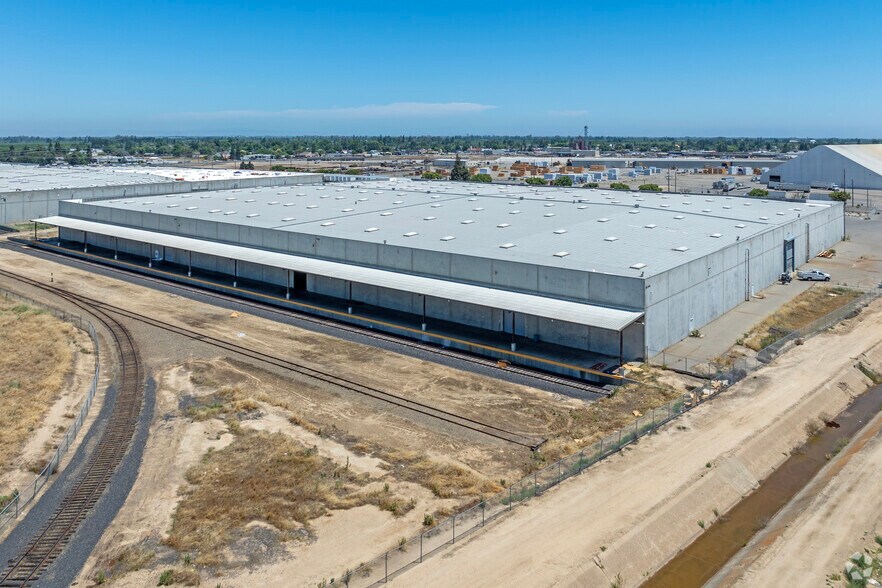 More Photos Of 415 Codoni Ave, Modesto Warehouse For Lease