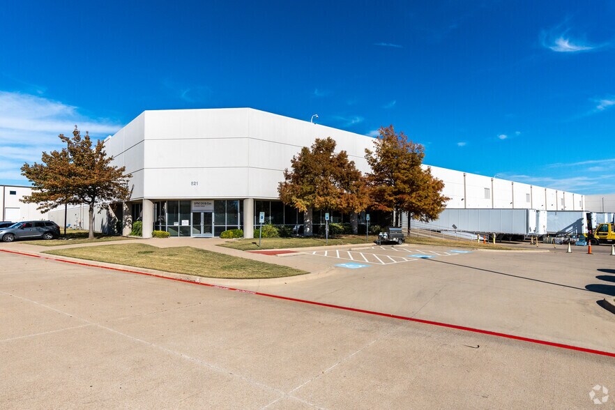 More Photos Of 801-841 Railhead Rd, Fort Worth Distribution For Lease
