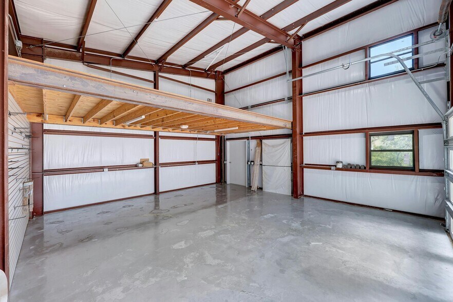 More Photos Of 14221 FM 2769, Leander Light Manufacturing For Sale