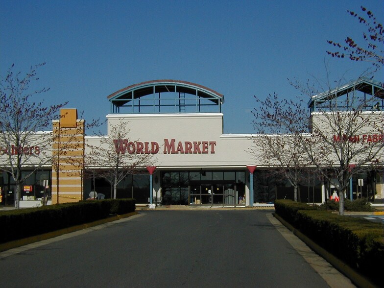 More Photos Of 3490-3556 S Jefferson St, Falls Church General Retail For Lease