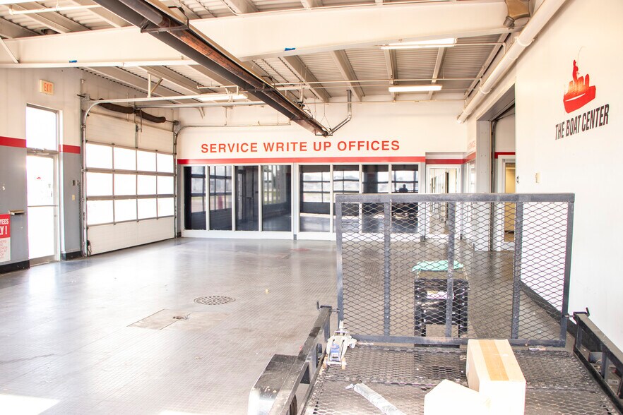 More Photos Of 321 W Prairie View Rd, Chippewa Falls Auto Repair For Sale