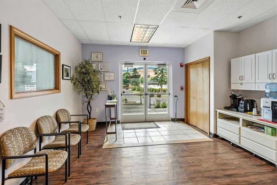 More Photos Of 905 Skylark Pl, Ashland Healthcare For Sale