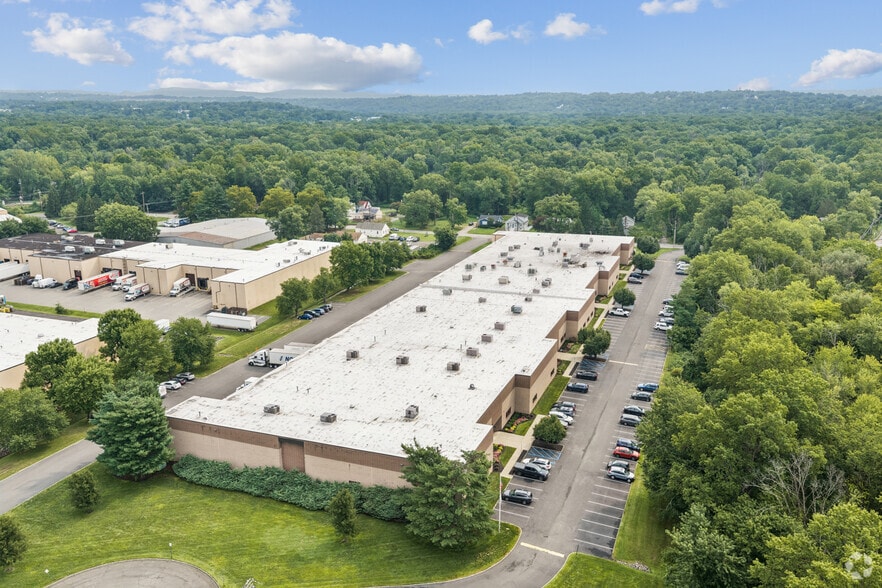 More Photos Of 600 Ryerson Rd, Lincoln Park Warehouse For Lease