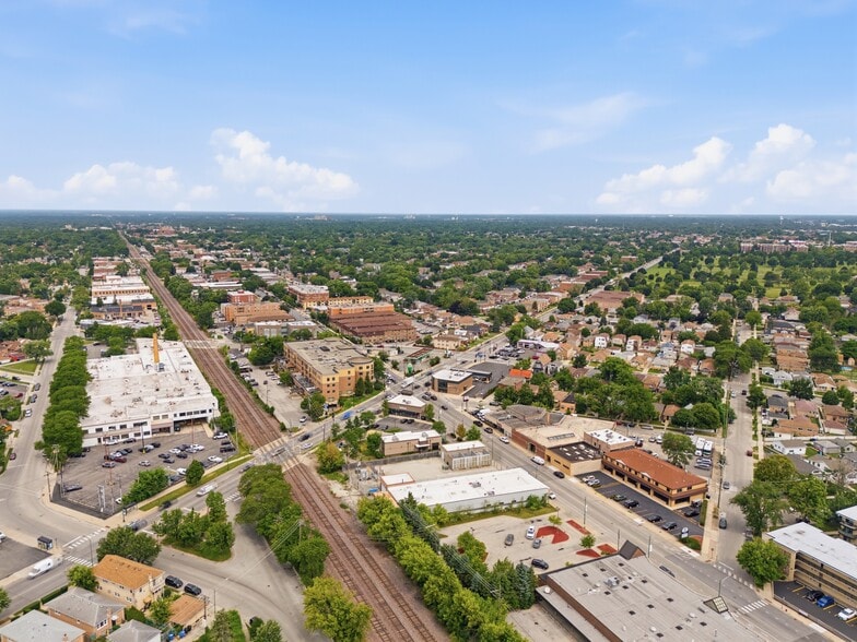 More Photos Of 6240 N Avondale Ave, Chicago Specialty For Sale