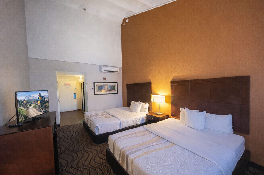 More Photos Of 560 Silverthorne Ln, Silverthorne Hotel For Sale