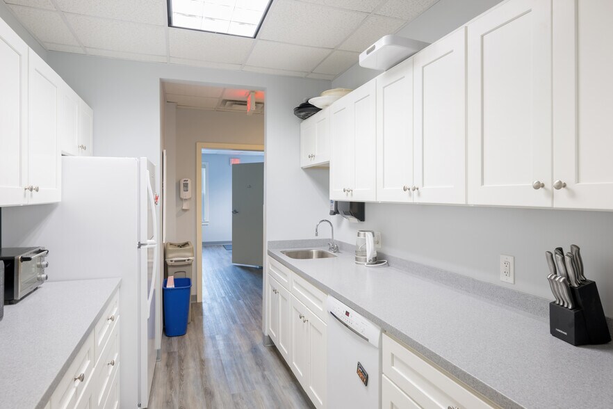 More Photos Of 400 Massasoit Ave, East Providence Medical For Lease