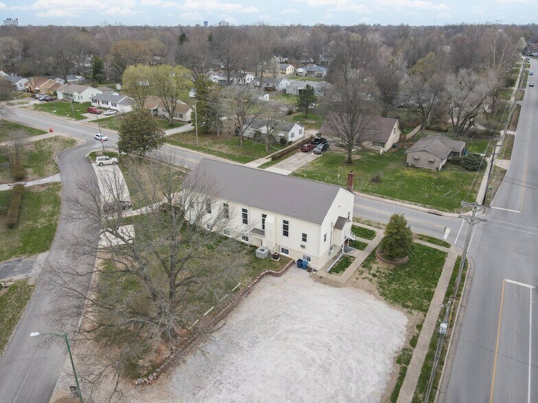 More Photos Of 2440 E Seminole St, Springfield Specialty For Sale