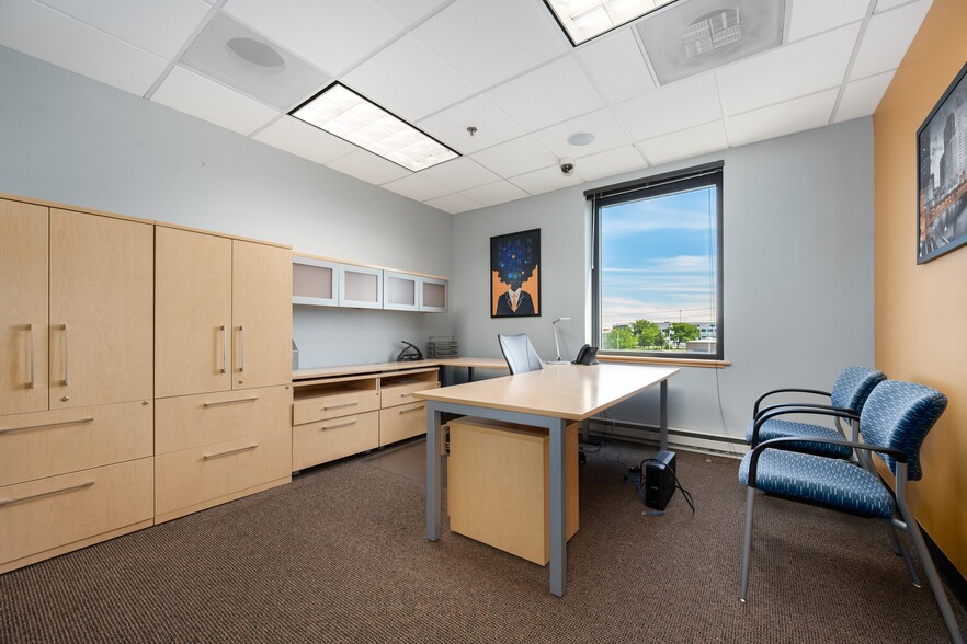More Photos Of 10700 W Higgins Rd, Rosemont Office For Sale