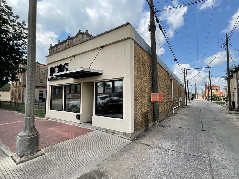 More Photos Of 1619 6th St, Bay City Office For Sale