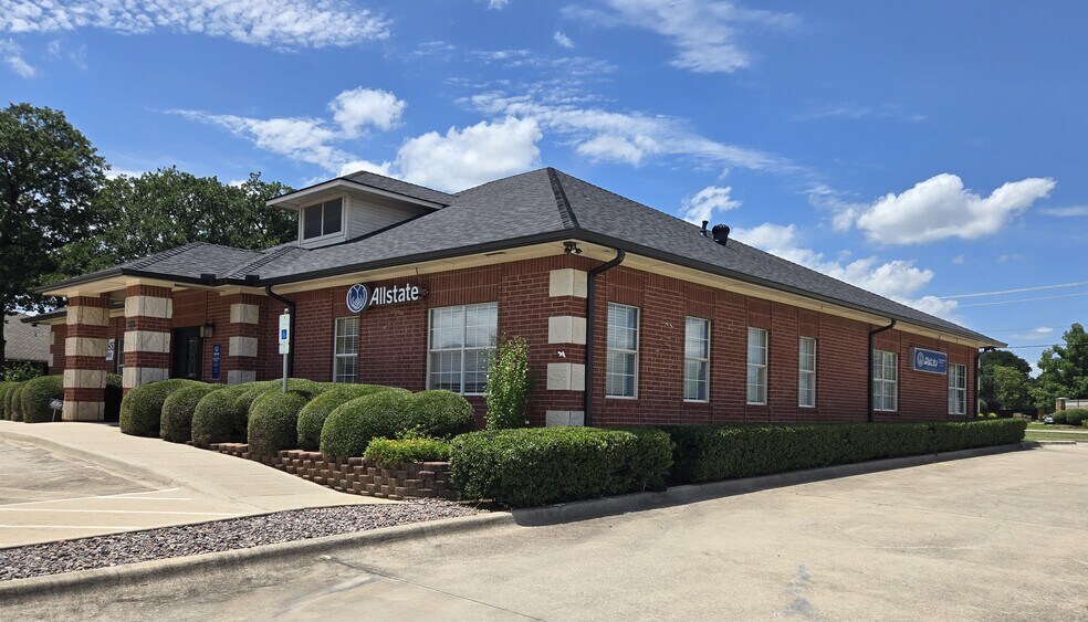 More Photos Of 9289 Huntington Sq, North Richland Hills Office For Lease