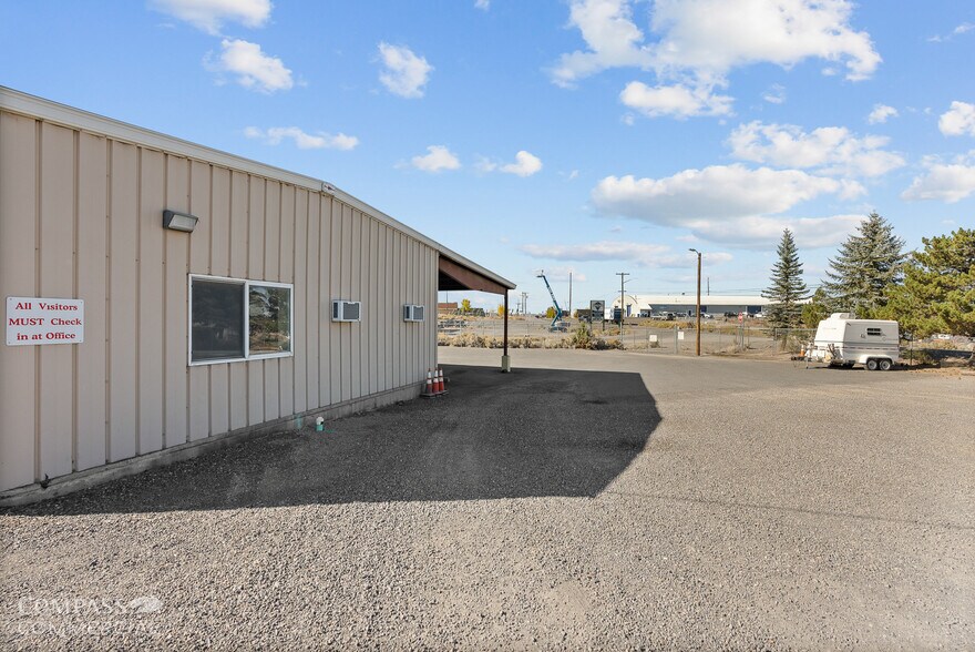More Photos Of 498 SW Veterans Way, Redmond Industrial For Sale