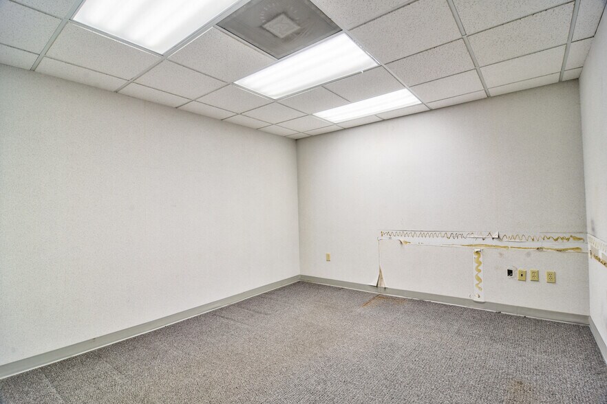 More Photos Of 3275 66th St N, Saint Petersburg Medical For Sale