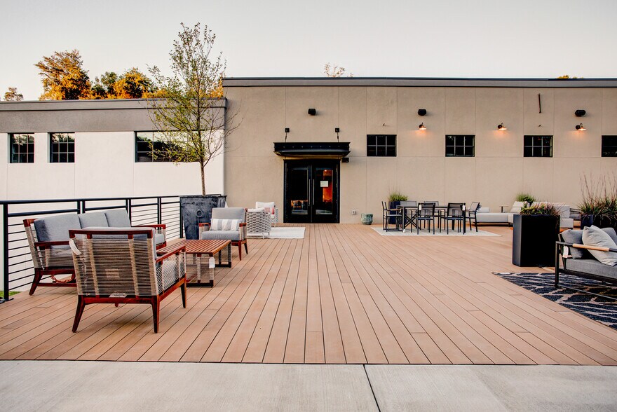 More Photos Of 11 Sullivan Way, Asheville Warehouse For Lease