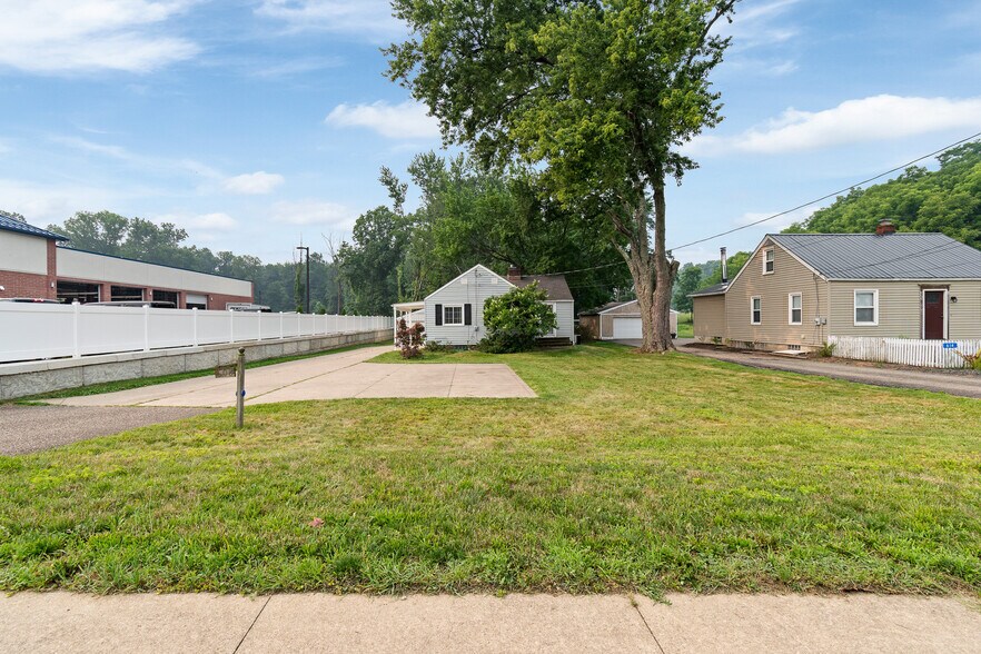 More Photos Of 608 Applegrove St NW, North Canton Office For Sale