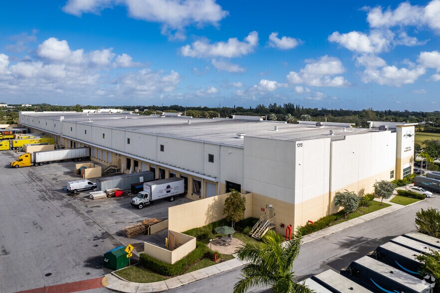 More Photos Of 1315 N Jog, West Palm Beach Distribution For Lease