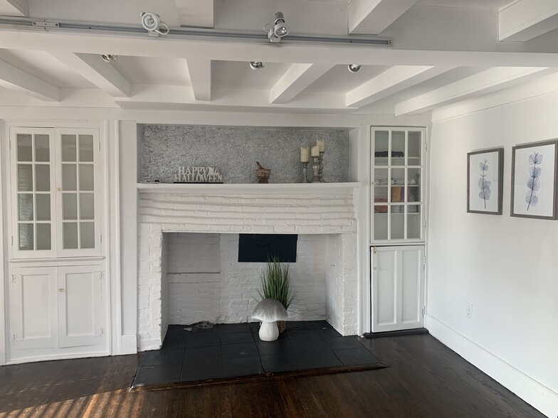 More Photos Of 106 S Main St, Middleton Office For Lease