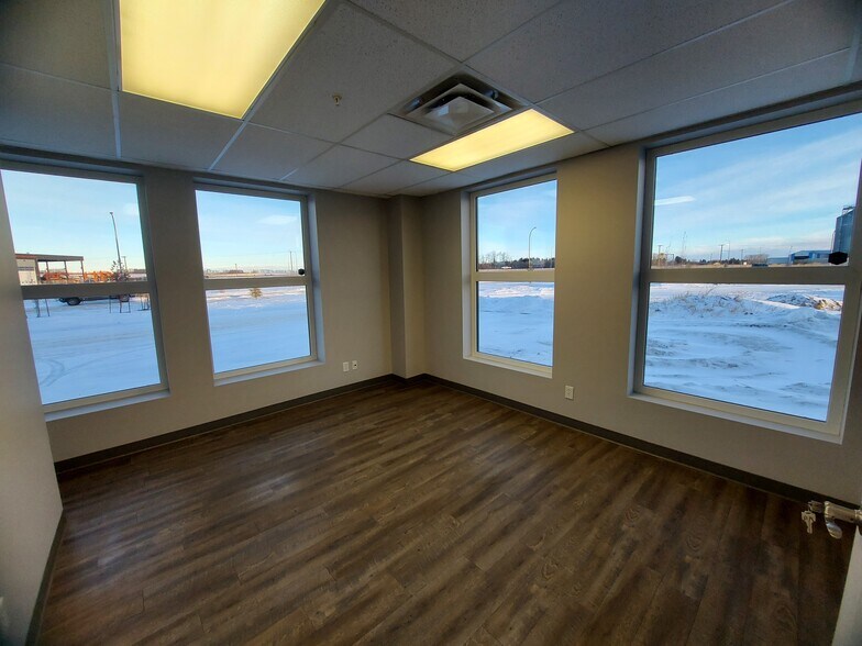 More Photos Of 106 Queensland Cres Bay #150, Red Deer County Light Distribution For Lease