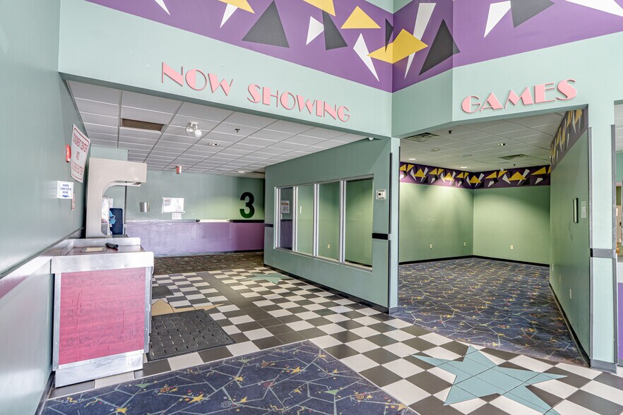 More Photos Of 250 Breighton Cir, Shelbyville Movie Theatre For Sale
