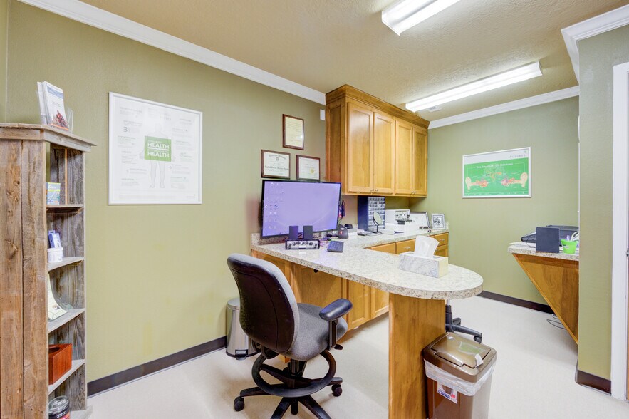 More Photos Of 1321 S John Redditt Dr, Lufkin General Retail For Sale