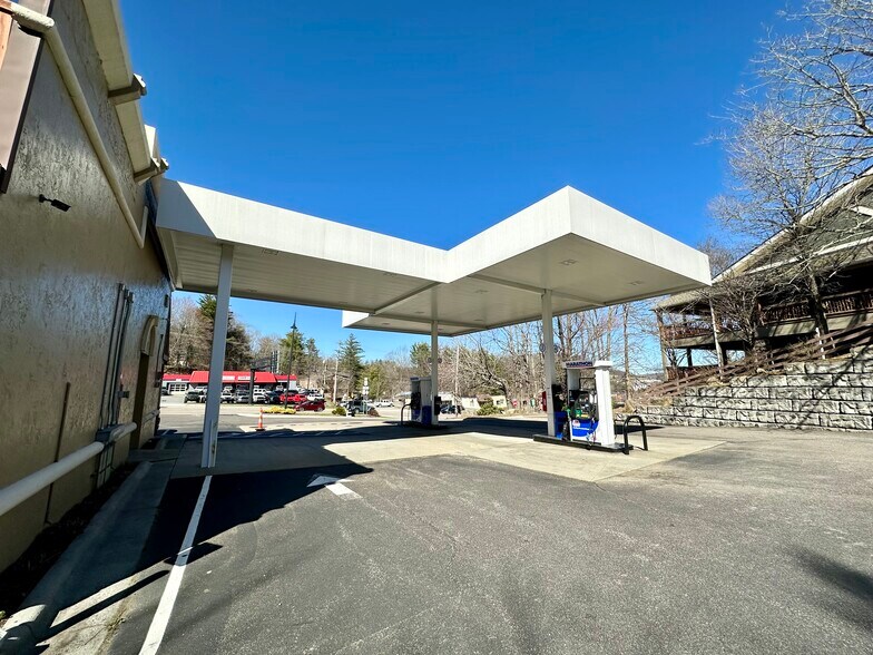 More Photos Of 450 E King St, Boone Service Station For Sale