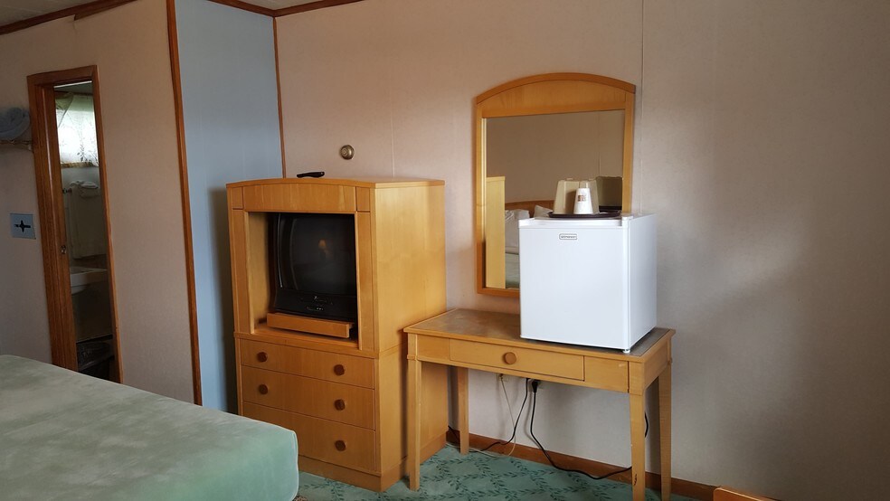 More Photos Of 164 Lake St, Rouses Point Hotel For Sale