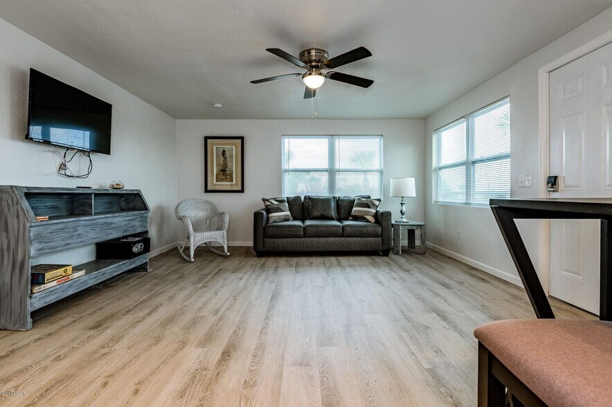 More Photos Of 112 N Peninsula Dr, Daytona Beach Apartments For Sale