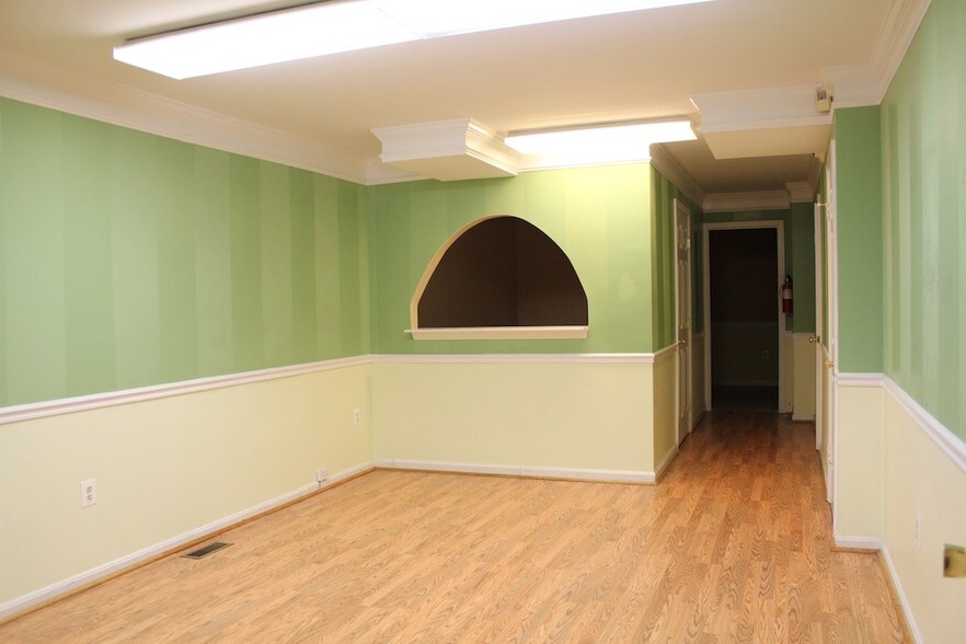 More Photos Of 11303-11327 Amherst Ave, Wheaton Office Residential For Lease