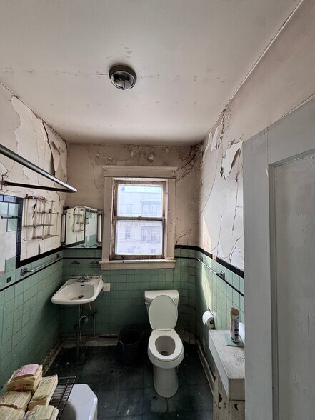 More Photos Of 177 N Allen St, Albany General Retail For Sale