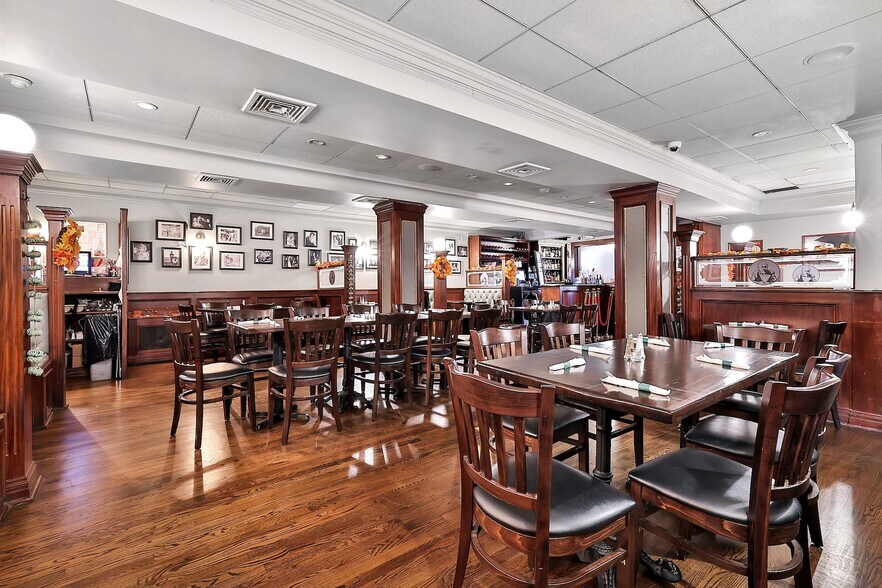 More Photos Of 33-35 W Central Ave, Pearl River Restaurant For Lease