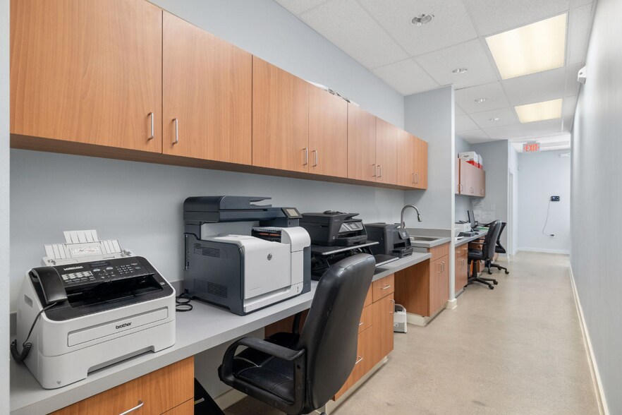 More Photos Of 3251 Harry Wurzbach Rd, San Antonio Medical For Lease