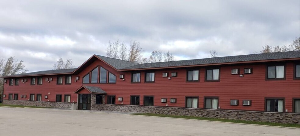 More Photos Of 406 Main Ave NE, Warroad Hotel For Sale