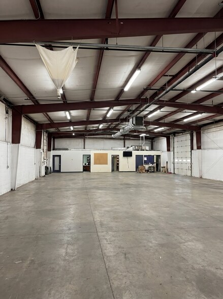More Photos Of 420 Roberts Ave, Louisville Warehouse For Lease
