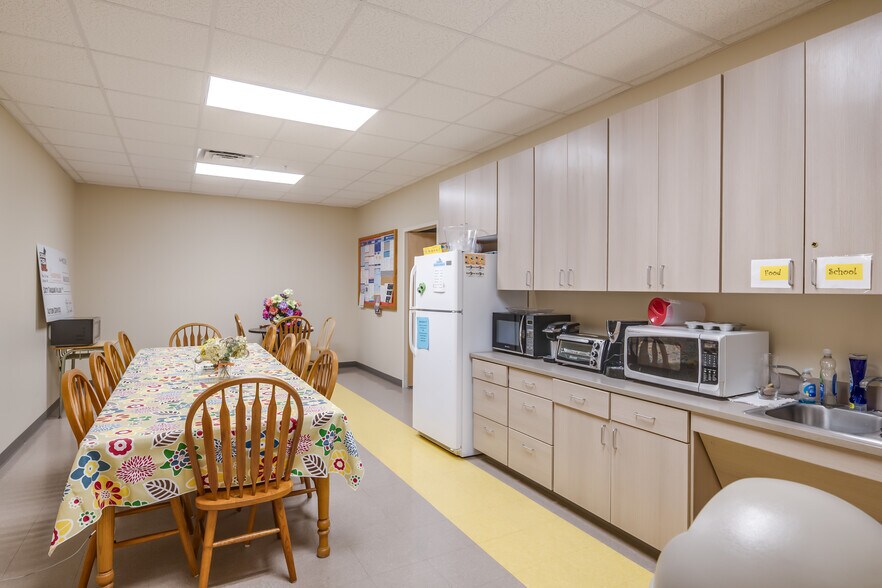 More Photos Of 2185 Normandie Dr, Montgomery Office For Lease
