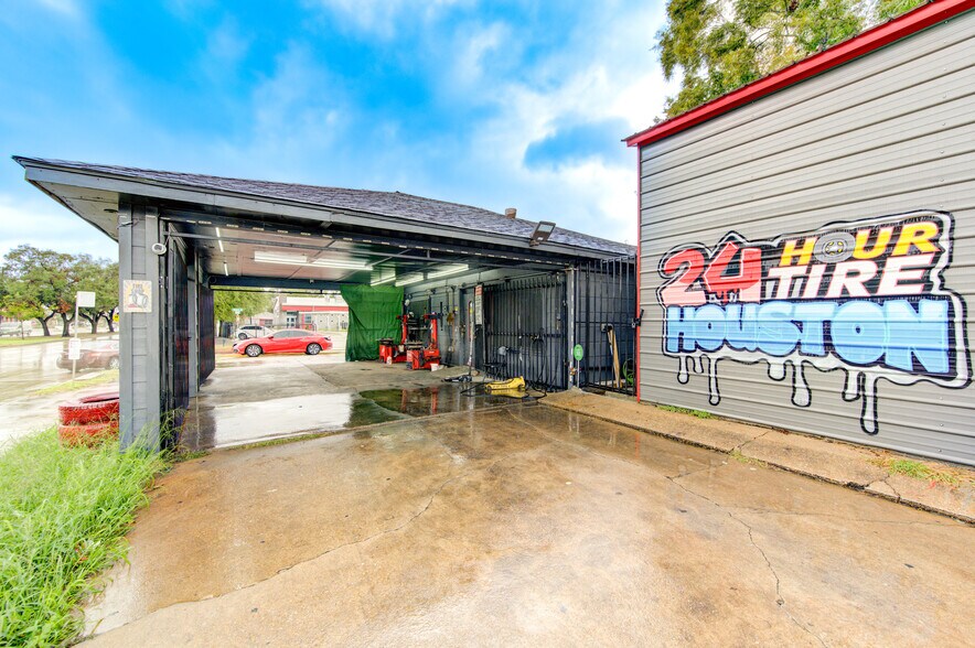 More Photos Of 5302 Bataan Rd, Houston Freestanding For Sale