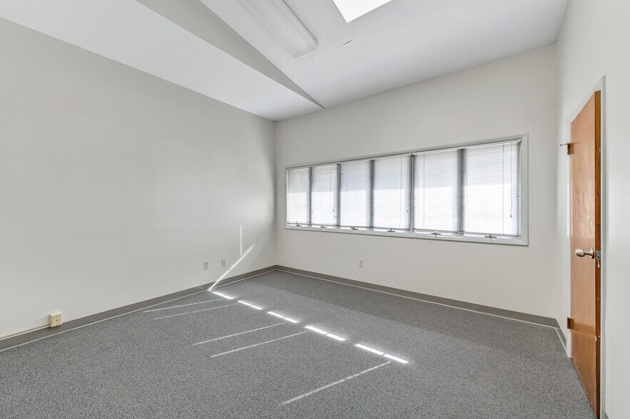 More Photos Of 2110 Hartford Rd, Hampton Medical For Lease