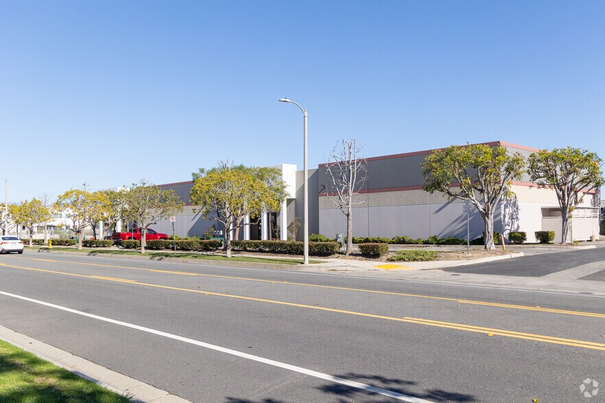 More Photos Of 900-910 Graves Ave, Oxnard Warehouse For Lease