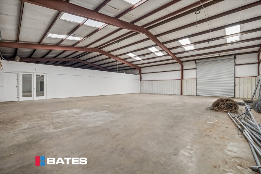More Photos Of 5200 N I-45 Hwy, Ennis Unknown For Lease