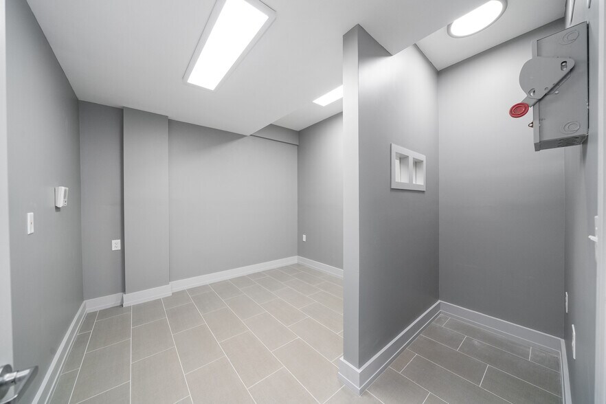 More Photos Of 845 Newark Ave, Jersey City Medical For Lease