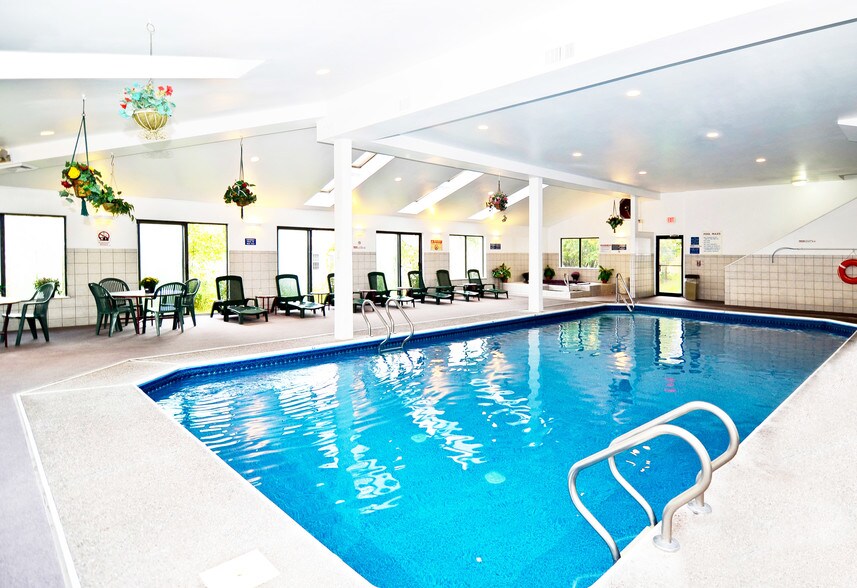 More Photos Of 2572 Shelburne Rd, Shelburne Hotel For Sale