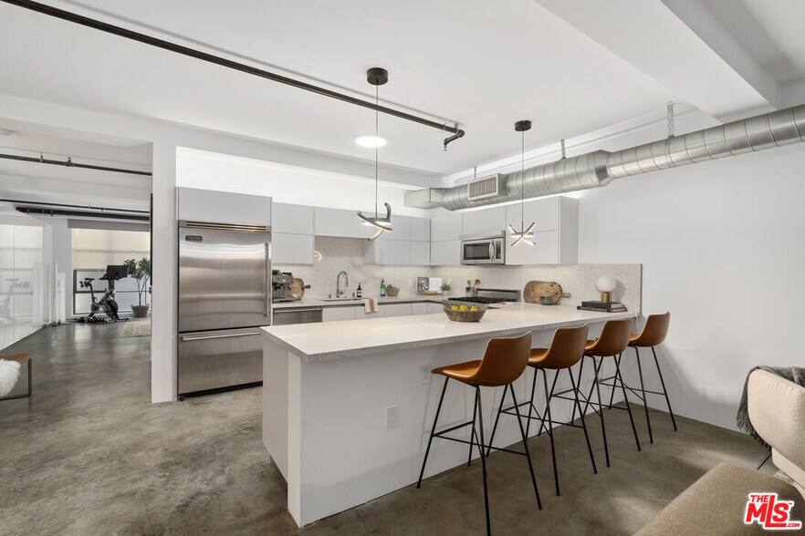 More Photos Of 1046 Princeton Dr, Venice Loft Creative Space For Sale