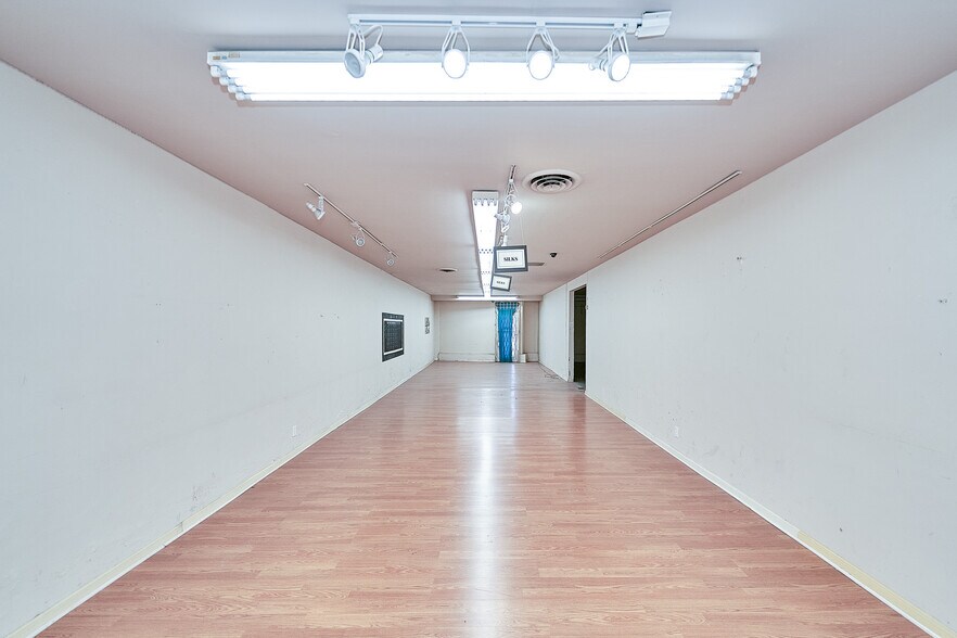 More Photos Of 10627 W Pico Blvd, Los Angeles Freestanding For Lease