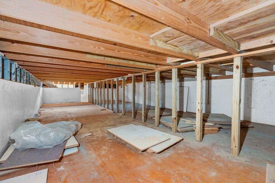 More Photos Of 110 E Franklin St, Hillsboro Health Club For Sale