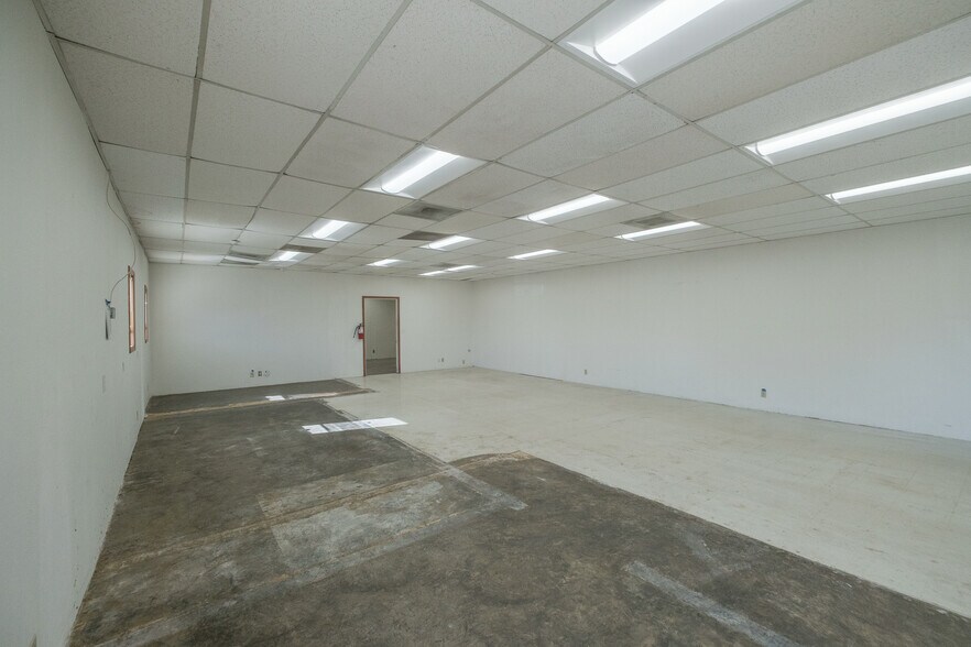 More Photos Of 500 Queen Ave SW, Albany Service For Sale