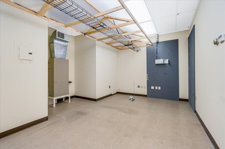 More Photos Of 7 Route 101A, Amherst Medical For Sale