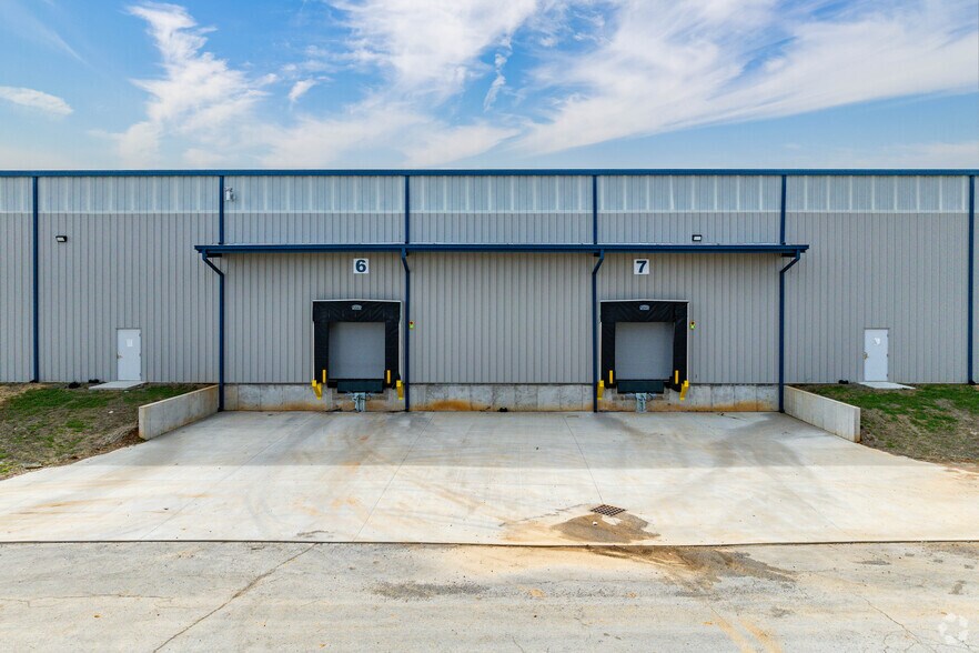 More Photos Of 3000 20th St NE, Cleveland Unknown For Lease