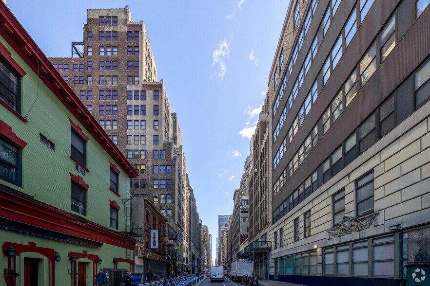 More Photos Of 247 W 30th St, New York Office For Lease