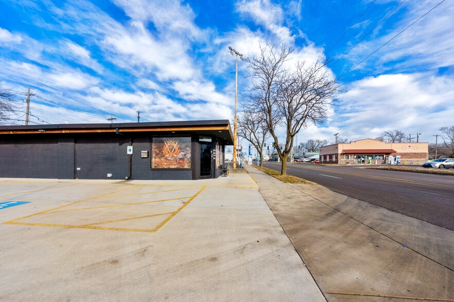 More Photos Of 5914 Troost Ave, Kansas City Flex For Lease