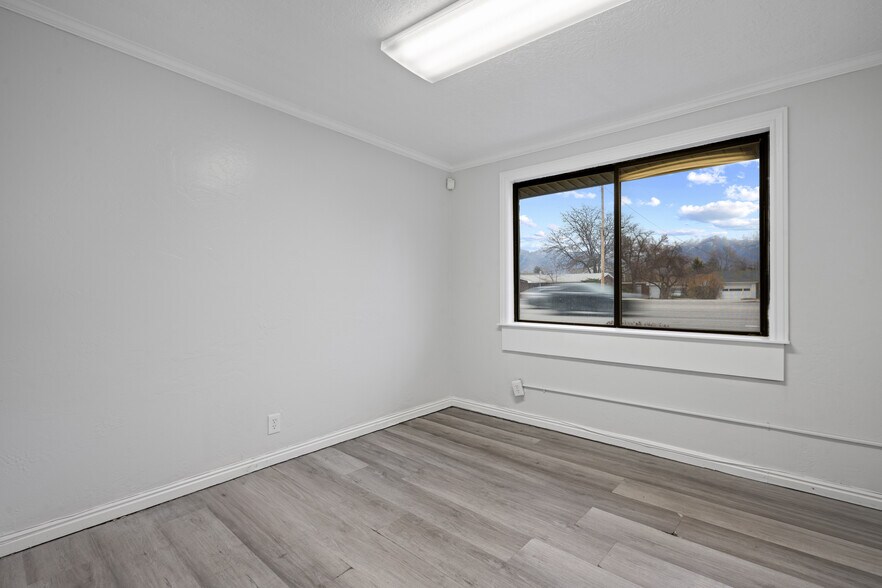 More Photos Of 9386 S Redwood Rd, West Jordan Office For Lease